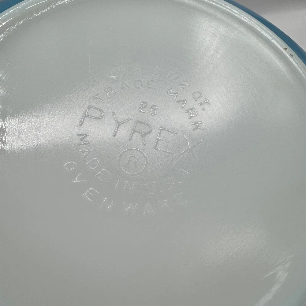 Pyrex Cinderella Snowflake Garland Mixing Bowl 2.5 Qt Blue Vintage 403 Ovenware